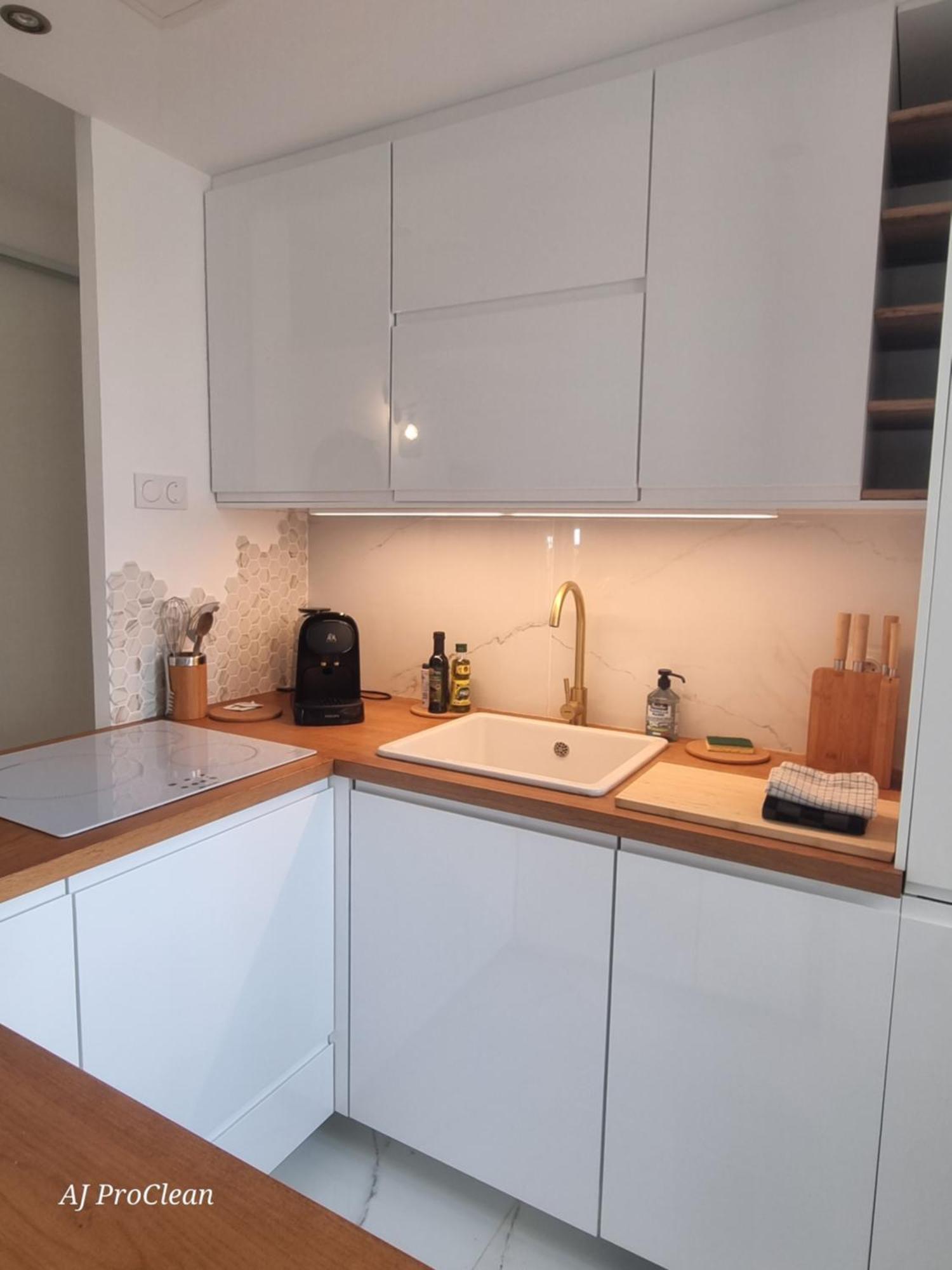 Appartement Loft Les Cigales, Refait A Neuf A 5min De La Avec Parking - By Auraconciergerie *