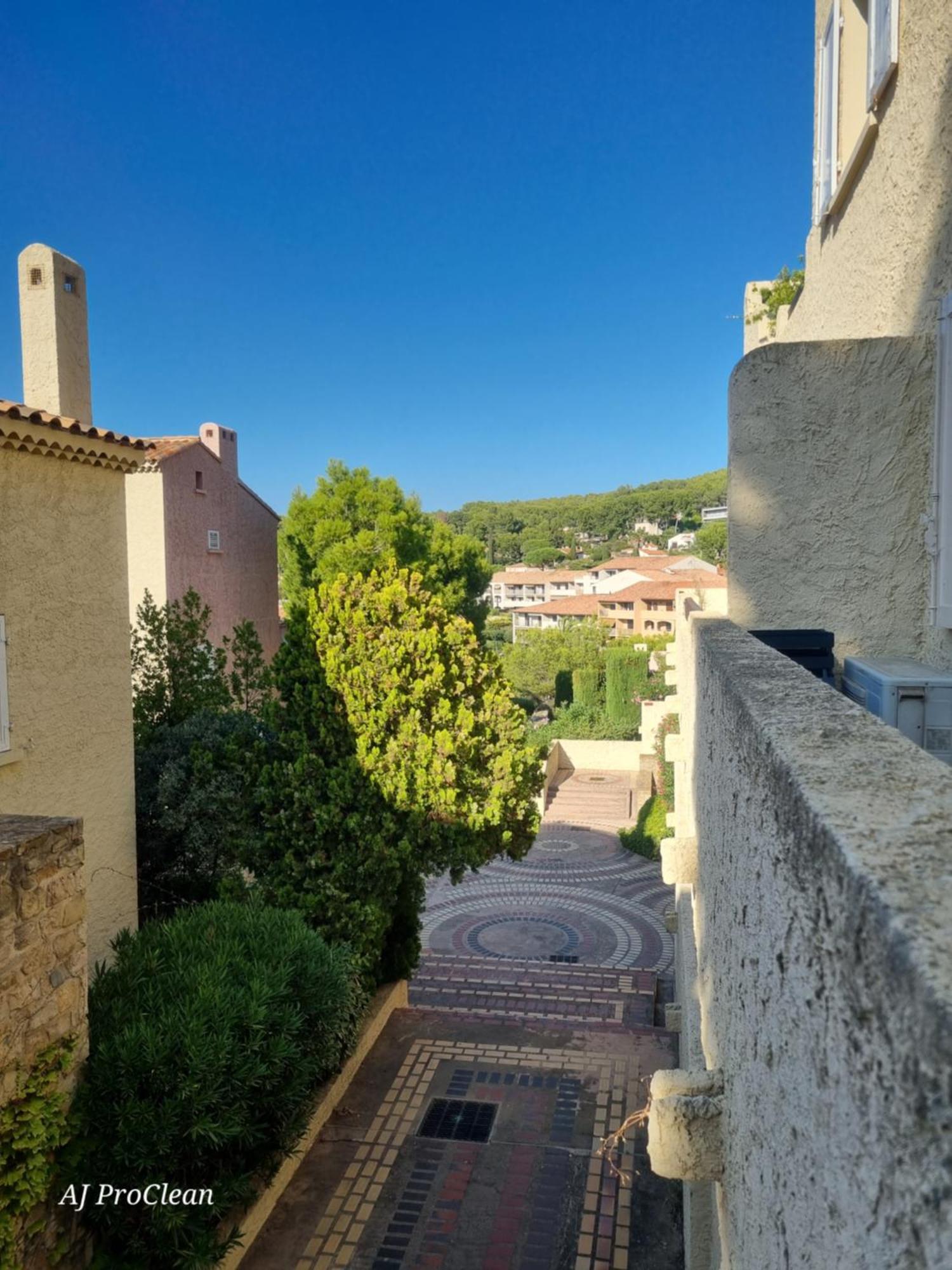 Appartement Loft Les Cigales, Refait A Neuf A 5min De La Avec Parking - By Auraconciergerie